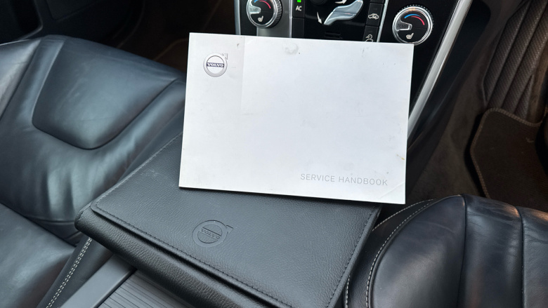 Volvo Xc60 D5 [220] R DESIGN Lux Nav 5dr AWD Geartronic Diesel Estate